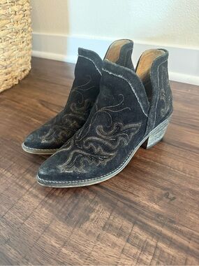 Circle G Corral Black Suede Western Ankle Boots Size 6.5 Embroidered